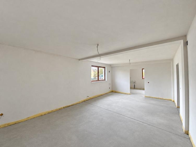 Duplex cu 5 camere cu Canalizare în Copăceni