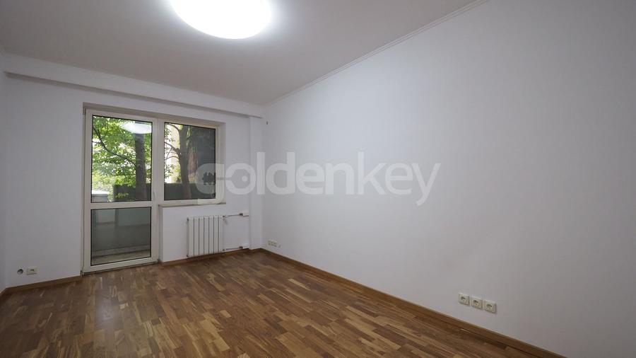 Apartament cu 9 camere decomandat în Aviatorilor