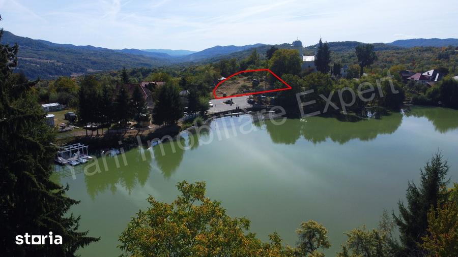 Teren de 1736 mp, în Nucșoara