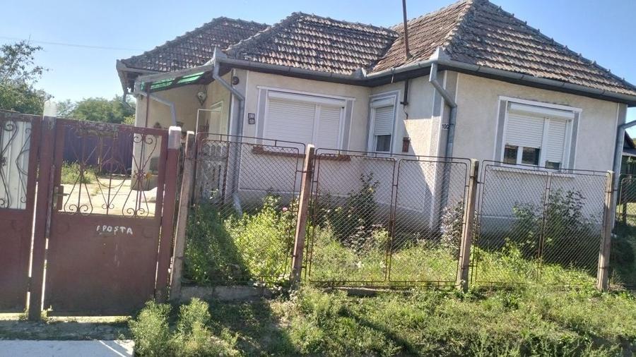 Casă cu 3 camere în Poduri