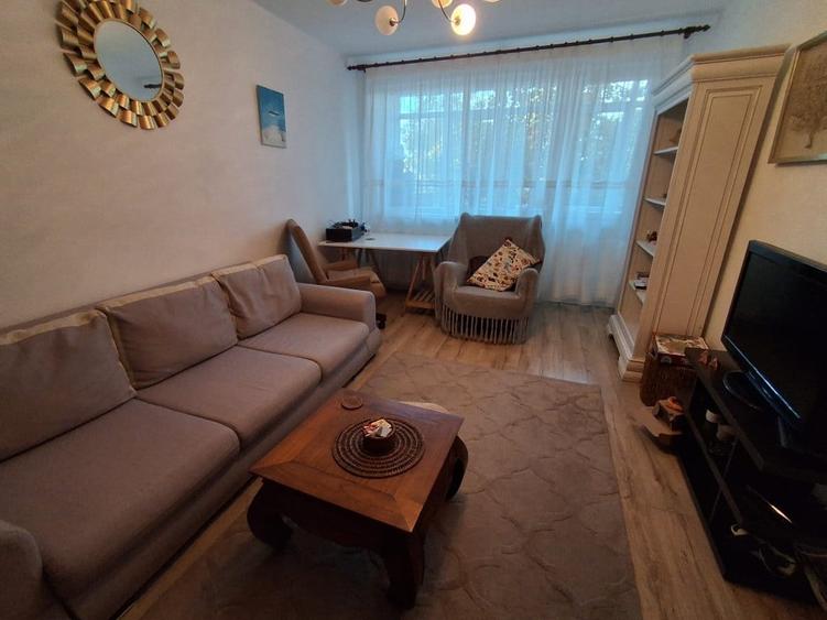 Apartament cu 2 camere decomandat în Pajura