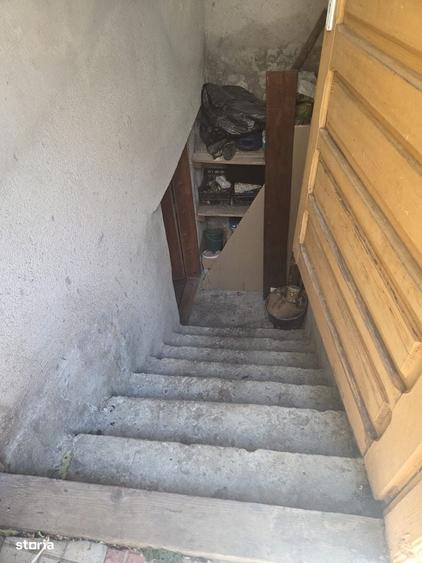 Casă cu 4 camere decomandat în Rovine