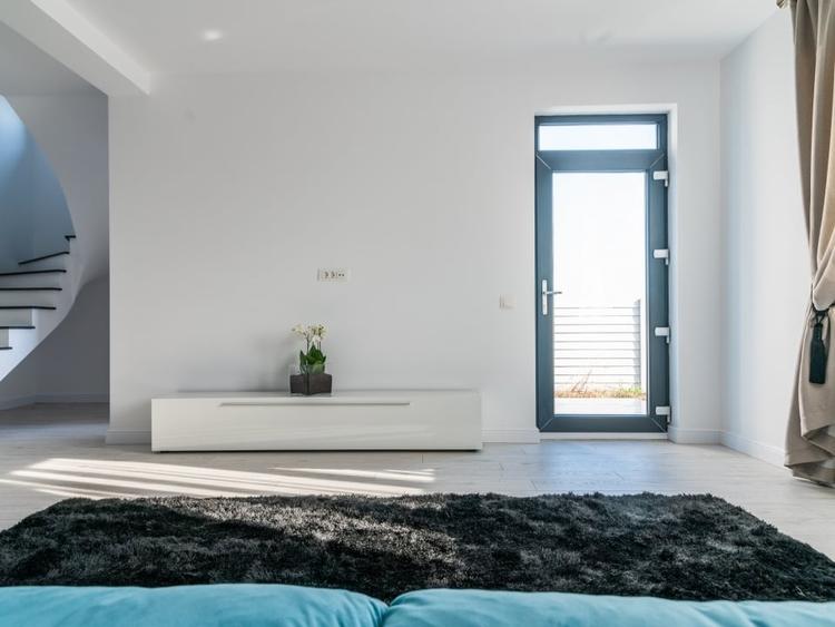 Duplex cu 4 camere cu Canalizare în Domnești