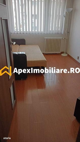 Apartament cu 3 camere decomandat în Dristor