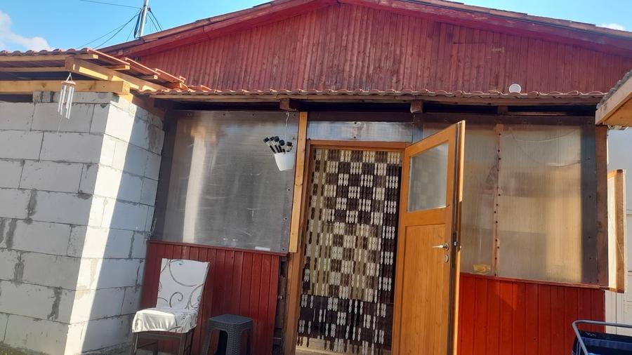Apartament cu 2 camere decomandat în Petrești