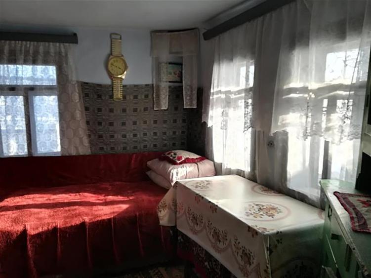 Casă cu 3 camere cu Teren 3600 Mp în Drăgușeni