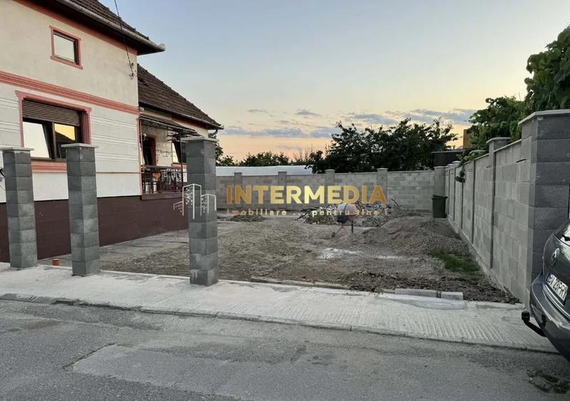 Casă individuală cu 4 camere cu Canalizare în Central
