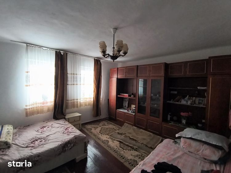 Casă cu 4 camere cu Teren 1500 Mp în Adâncata