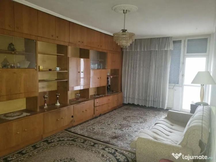 Garsonieră decomandată în Girocului