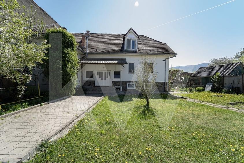 Casă individuală cu 13 camere cu Canalizare în Cisnădie