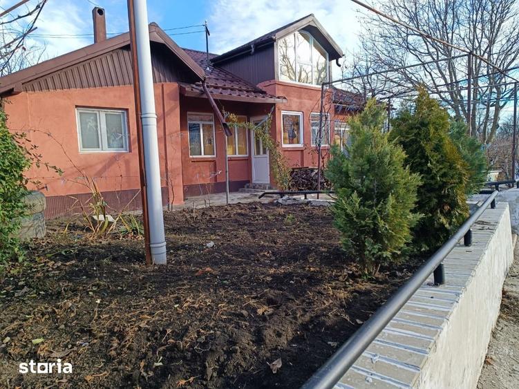 Casă cu 3 camere semidecomandat cu Teren 1500 Mp în Românești