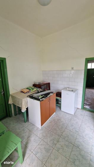 Casă cu 8 camere cu Teren 3651 Mp în Giulvăz