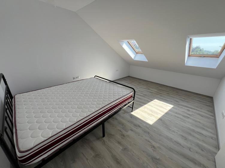 Duplex cu 4 camere cu Canalizare în Aeroport