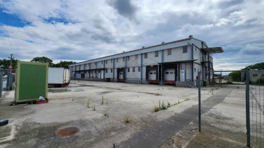 Spațiu industrial, de 1,372 mp, în Vest