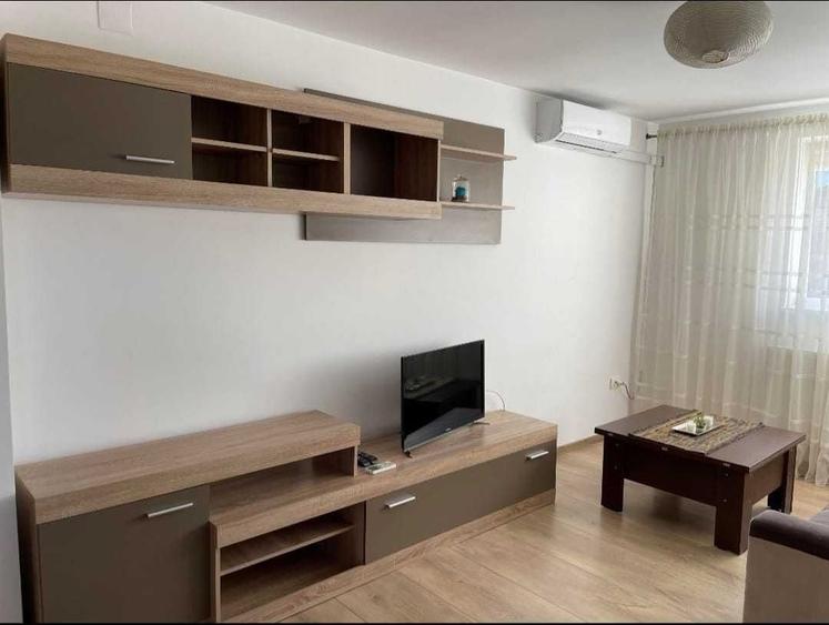 Apartament cu 2 camere semidecomandat în Cetate