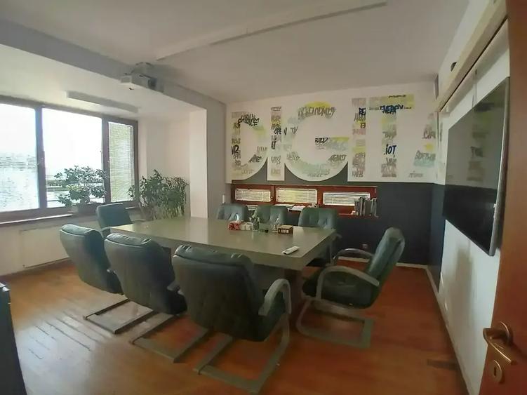 Apartament cu 6 camere decomandat în Dorobanți