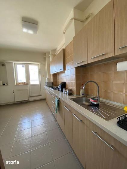 Apartament cu 3 camere, mobilat în Calea București
