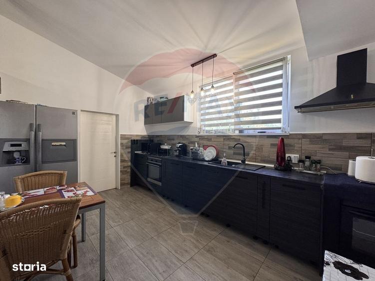 Casă cu 4 camere cu Teren 671 Mp în Rădaia