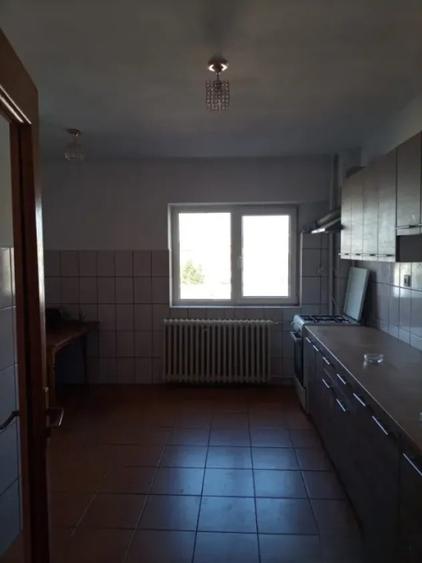 Apartament cu 5 camere decomandat în Unirii