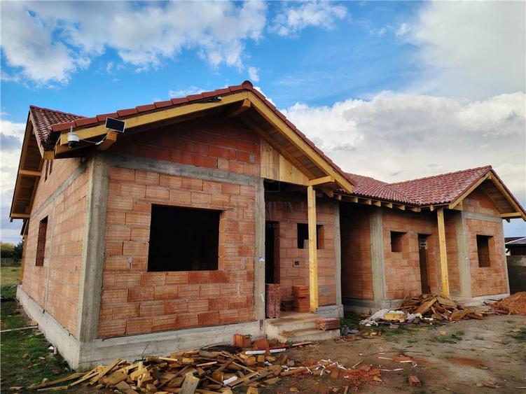 Duplex cu 3 camere cu Canalizare în Moșnița Nouă
