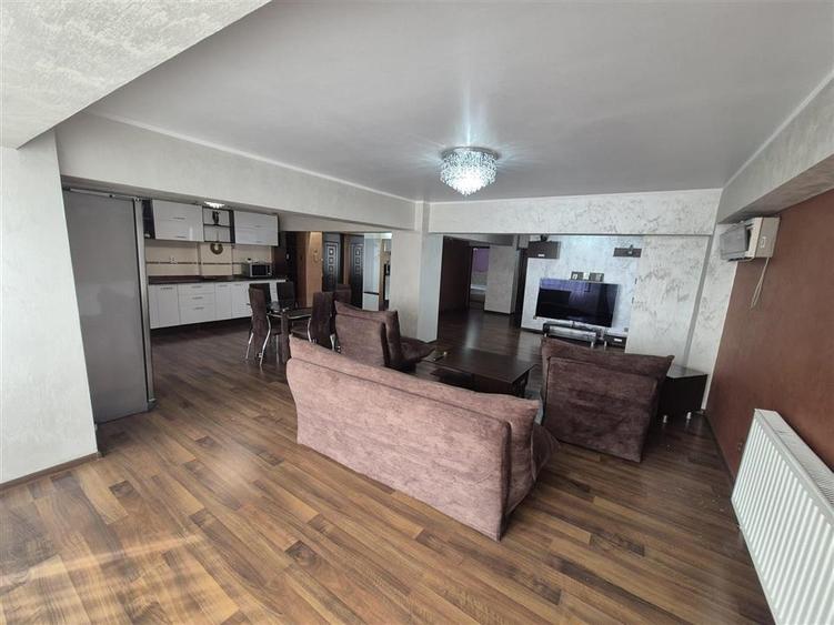 Apartament cu 3 camere decomandat în Călărași