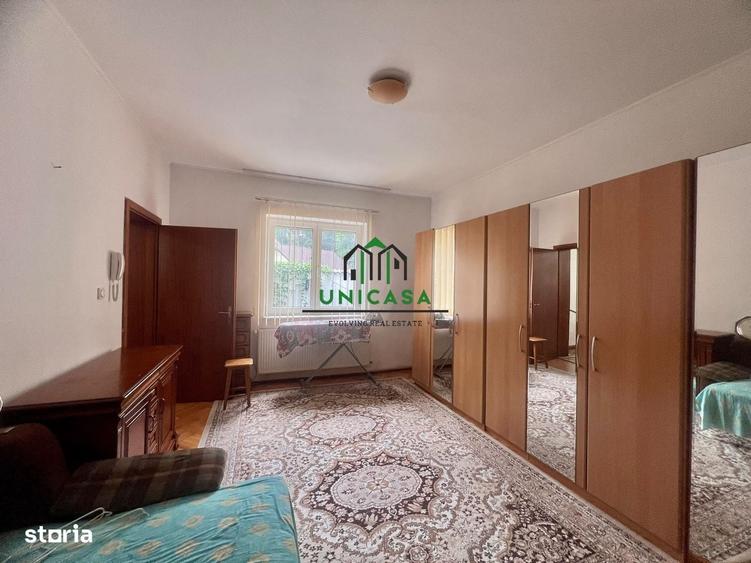 Casă cu 4 camere în Poenari