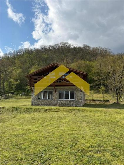 Casă individuală cu 6 camere cu Teren 3780 Mp în Sfânta Elena