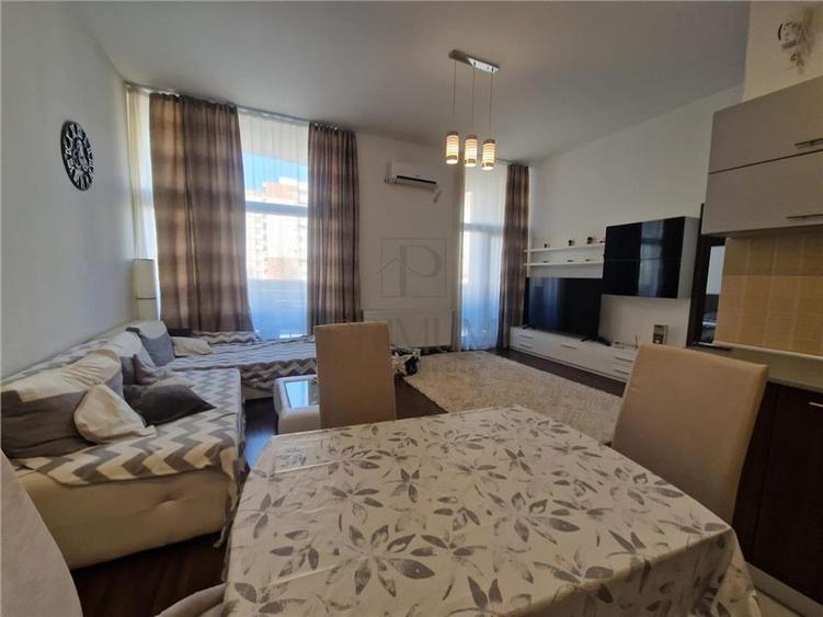 Apartament cu 2 camere semidecomandat, mobilat în Soarelui