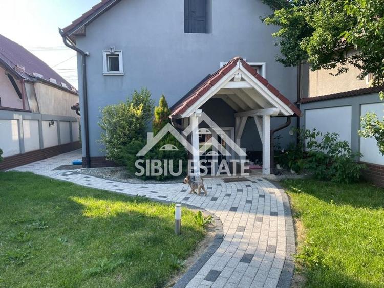 Casă individuală cu 4 camere cu Canalizare în Lupeni