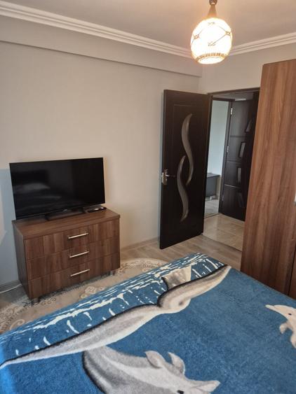 Apartament cu 2 camere semidecomandat în Podu Roș