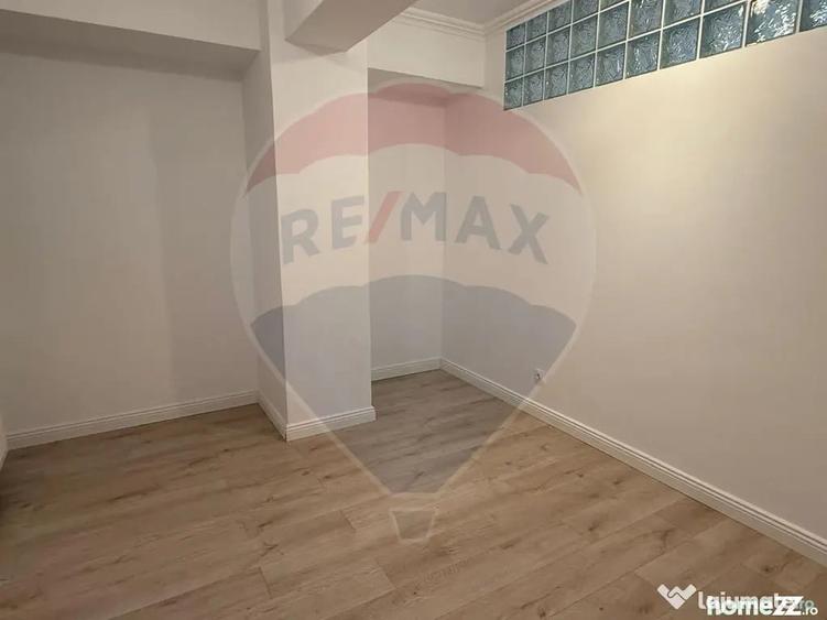 Apartament cu 3 camere decomandat în Aviației