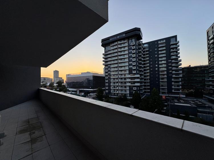 Apartament cu 2 camere semidecomandat în Barbu Văcărescu