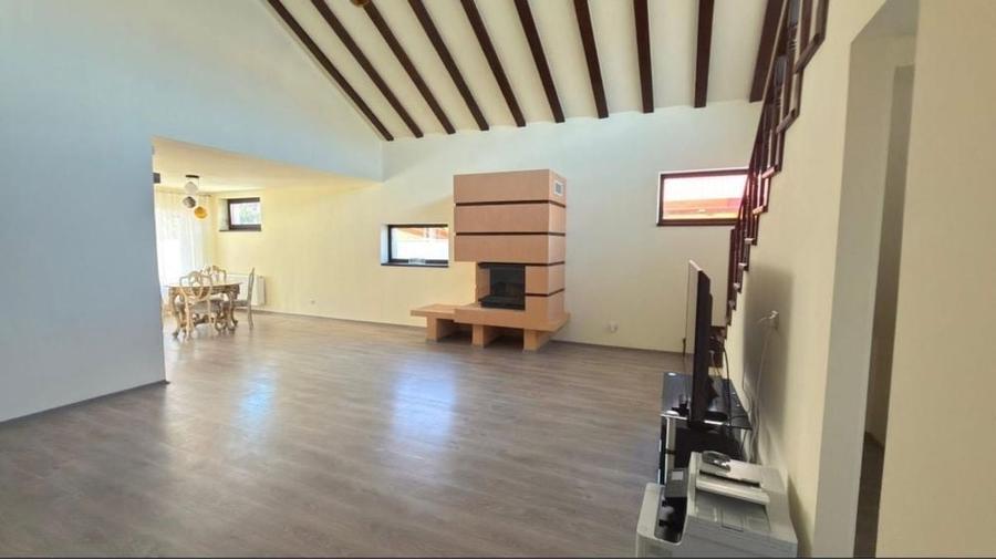 Casă individuală cu 7 camere cu Canalizare în Săcălaz