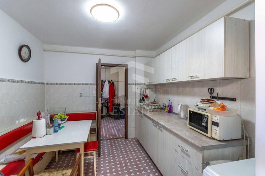 Apartament cu 4 camere semidecomandat în Iancului