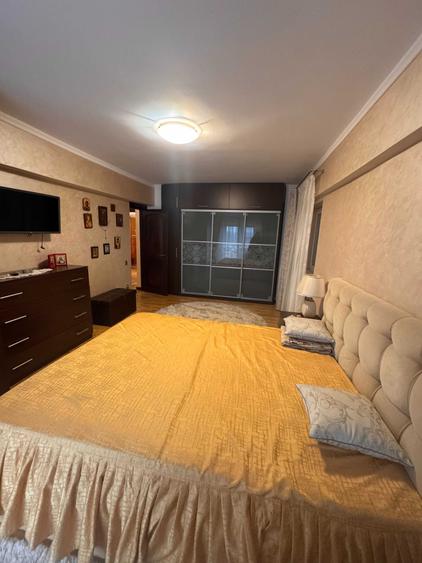 Apartament cu 4 camere decomandat în Liteni