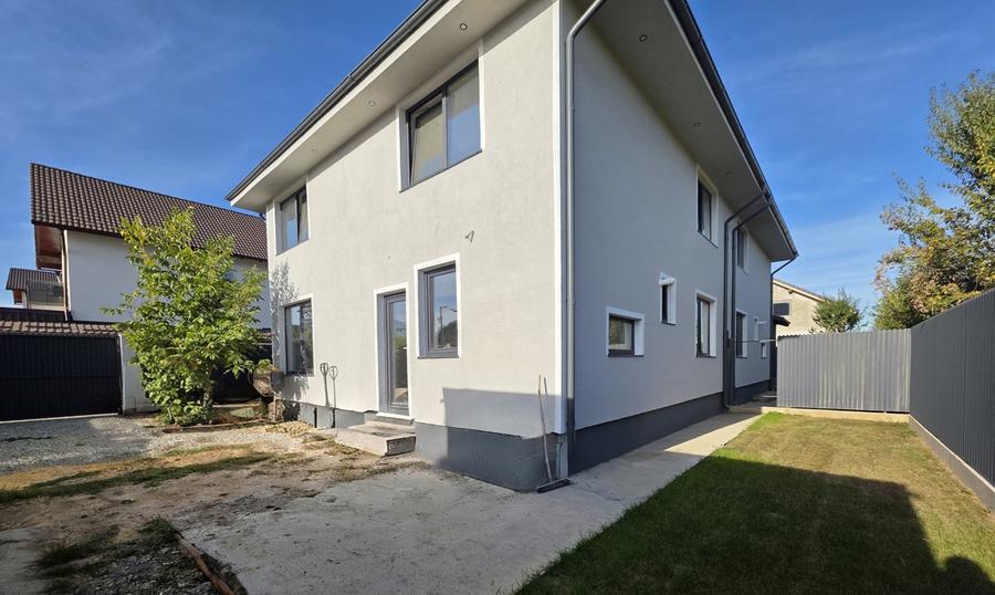 Duplex cu 4 camere decomandat cu Canalizare în Râșnov
