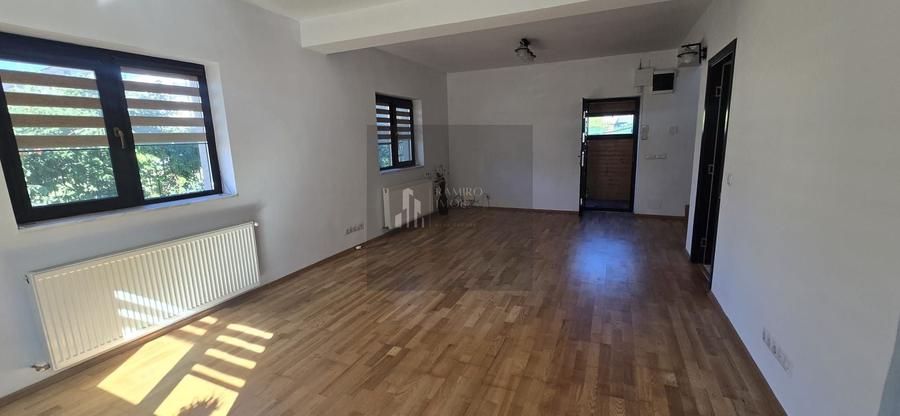 Casă individuală cu 4 camere cu Canalizare în Central
