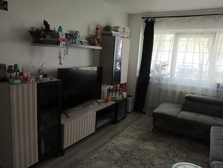 Apartament cu 3 camere decomandat în Berceni