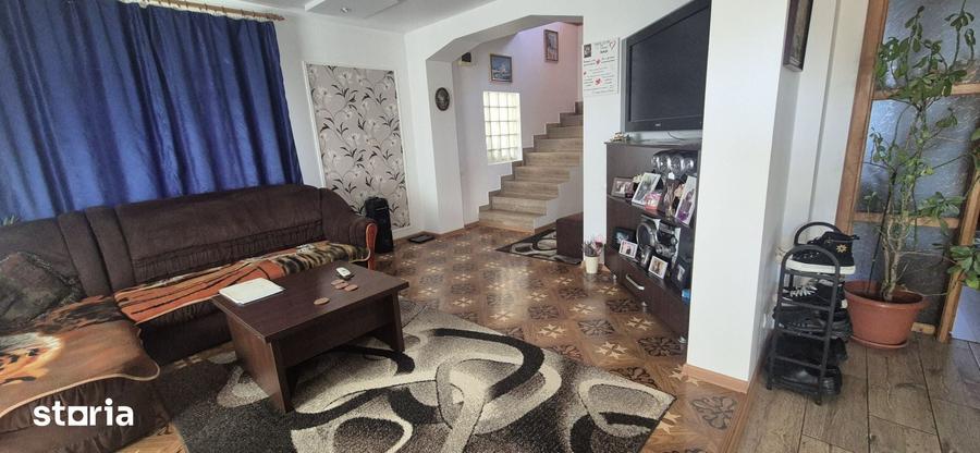 Casă cu 4 camere cu Teren 200 Mp în Valu lui Traian