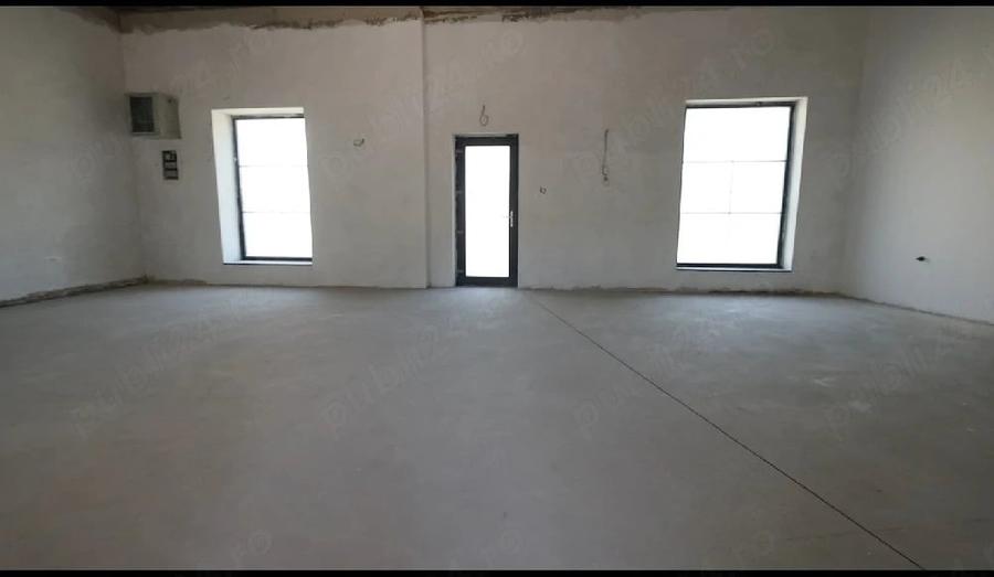 Spațiu comercial, de 1,000 mp, în Central