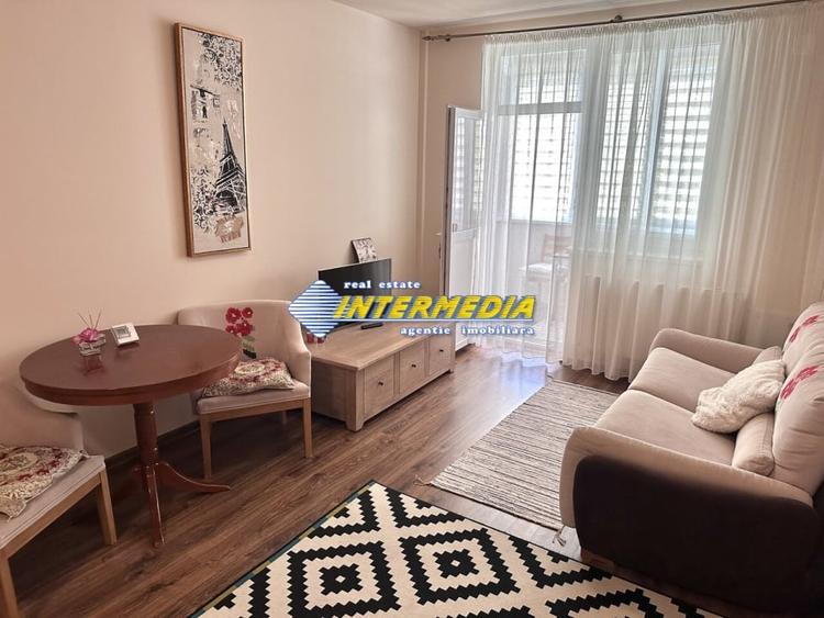 Apartament cu 2 camere decomandat, mobilat în Central