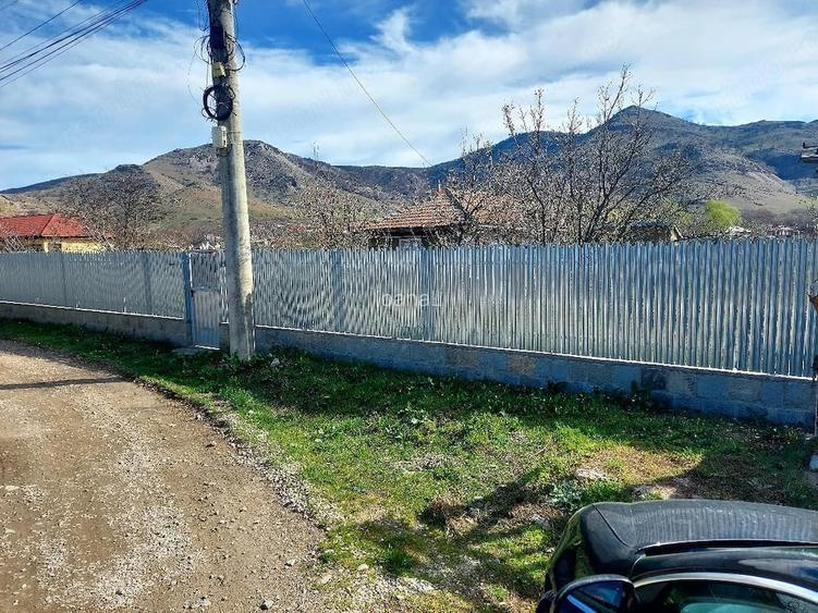 Vand teren intravilan 2.402 mp, ideal pentru construc?ie sau investi?ie