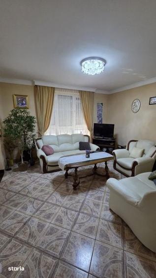 Casă cu 5 camere cu Teren 1300 Mp în Central