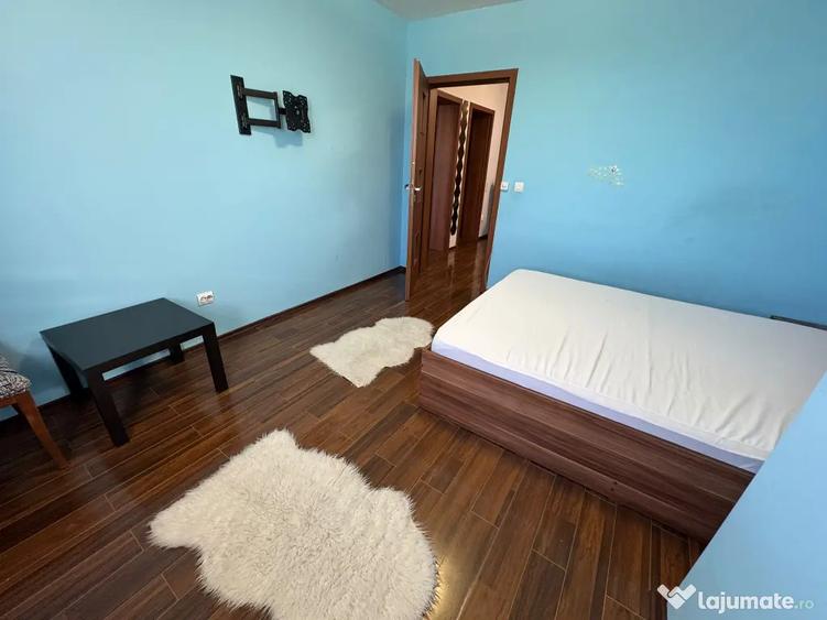 Apartament cu 3 camere decomandat în Sud