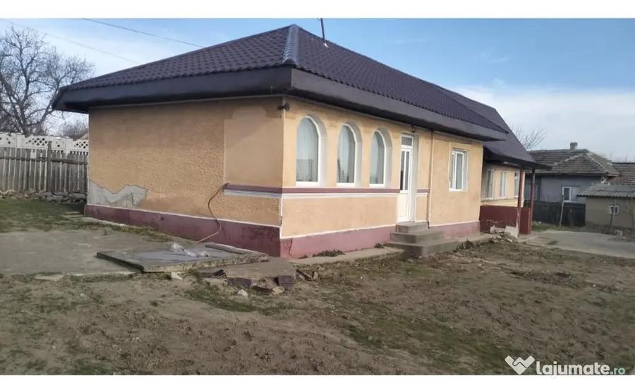 Casă cu 7 camere în Borcea