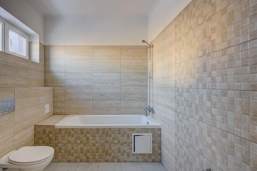 Casă individuală cu 7 camere cu Canalizare în Băneasa
