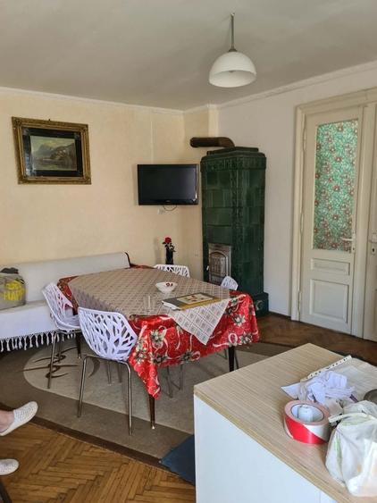 Apartament cu 2 camere decomandat în Schei