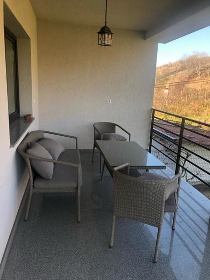 Apartament cu 3 camere decomandat în Exterior Vest