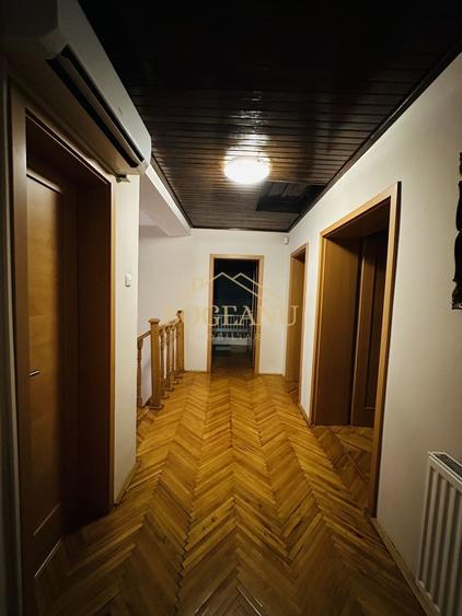 Casă individuală cu 10 camere cu Canalizare în Chișoda