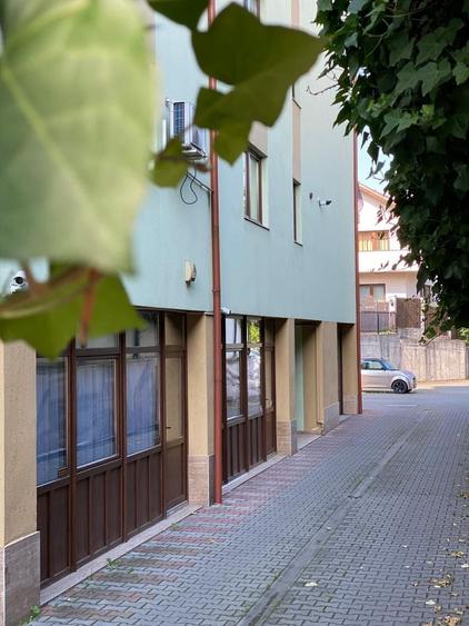 Birou, de 22 mp, în Central
